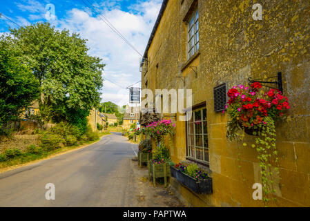 Gli agricoltori Arms pub, Guiting Power un piccolo villaggio del Gloucestershire in Cotswolds, England, Regno Unito Foto Stock