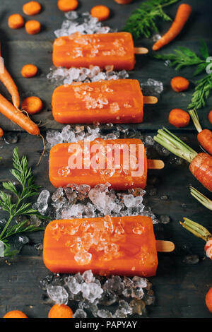 Carota popsicles ghiaccio Foto Stock