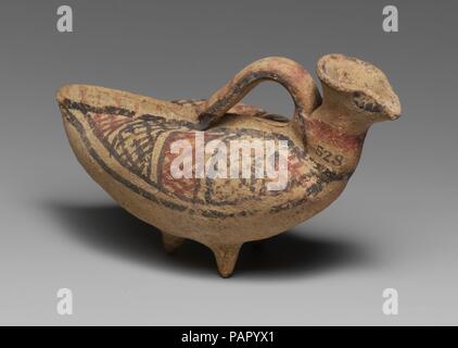 Askos in terracotta (pallone con un beccuccio e manico superiore) sotto forma di un uccello. Cultura: cipriota. Dimensioni: 3 3/8 poll. (8.6Cm). Data: 750-600 A.C. Tre piedi con decorazione geometrica. Museo: Metropolitan Museum of Art di New York, Stati Uniti d'America. Foto Stock