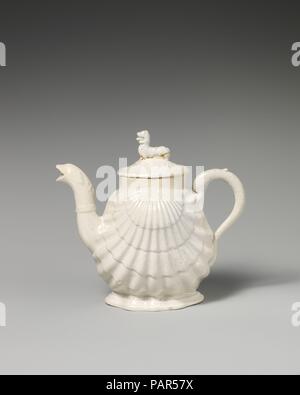 Teiera. Cultura: British, Staffordshire. Dimensioni: 5 1/2 × 6 a. (14 × 15,2 cm). Data: ca. 1745. Museo: Metropolitan Museum of Art di New York, Stati Uniti d'America. Foto Stock