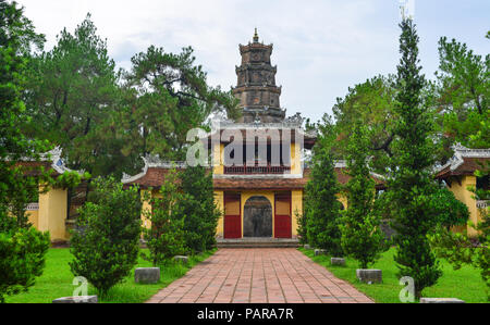 Hue, Vietnam - 21 lug 2018. Vista di Thien Mu Pagoda in tinta, Vietnam. La tinta è una città in Vietnam centrale che è stata la capitale nazionale dal 1802 al 1945 Foto Stock