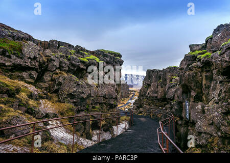 Pingvellir (Thingvellir) Parco Nazionale, placche tettoniche in Islanda. Foto Stock