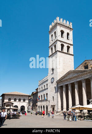 Basilica di San Francesco e Piazza del Comune, Assisi, Provincia di Perugia, Regione Umbria, Italia Foto Stock