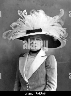 Cappello piumato - piume di uccelli erano di moda nel tardo Victorian/Edwardian società uno stile opposto dai soci fondatori della RSPB Foto Stock