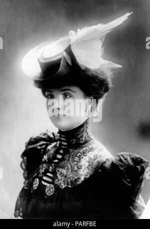 Cappello piumato - piume di uccelli erano di moda nel tardo Victorian/Edwardian società uno stile opposto dai soci fondatori della RSPB Foto Stock