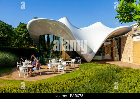 La rivista cafe/ristorante, Serpentine Sackler Gallery, Kensington Gardens, Londra, Inghilterra Foto Stock