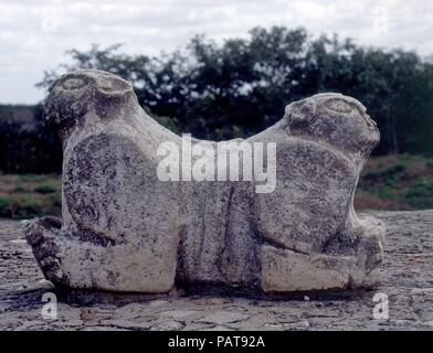 TRONO DEL JAGUAR BICEFALO EN EL PATIO DEL PALACIO DEL GOBERNADOR. Posizione: CASA DEL GOBERNADOR, UXMAL, CIUDAD DE MEXICO. Foto Stock