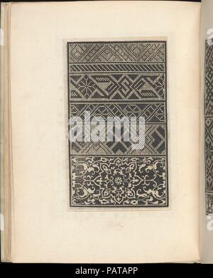 Esemplario di lavori, pagina 13 (verso). Dimensioni: 9 5/16 x 7 1/4 x 15/16 in. (23,7 x 18,4 x 2,4 cm). Pubblicato in: Venezia. Editore: Nicolò Zoppino (italiano, Ferrara 1478/80-1544 Venezia) , Venezia. Data: Agosto 1529. Pubblicato da Nicolo Zoppino, italiano, attivo del XVI secolo, Venezia. Dall'alto al basso e da sinistra a destra: Design composto da 6 registri orizzontali: intersecante zig zag diagonale bianca linee tratteggiate su sfondo nero, simbolo del fiocco di neve e 'S' pattern, '*'s collocato tra linea ondulata, 'x' e struttura a diamante e 8-petaled fiore nel centro circondato da vigne con foglie. Il Museu Foto Stock