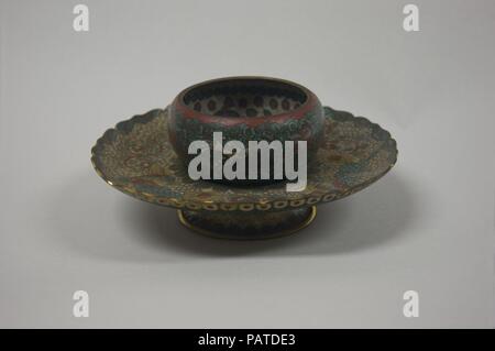 Cup Stand. Cultura: la Cina. Dimensioni: H. 2 3/4 in. (7 cm); Diam. 6 3/4 in. (17,1 cm). Museo: Metropolitan Museum of Art di New York, Stati Uniti d'America. Foto Stock