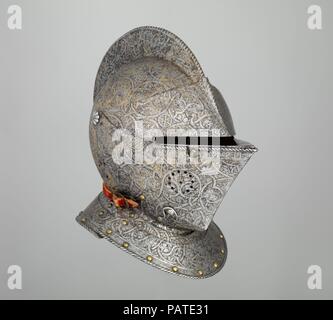 Chiudere il casco di Claude Gouffier (1501-1570). Cultura: francese. Dimensioni: H. 15 3/4 in. (40 cm); W. 8 1/4 in. (21 cm); D. 14 1/2 in. (36,8 cm); Wt. 6 lb. 5 oz. (2863 g). Data: ca. 1555-60. Questo è un esempio eccellente di un francese cavalleria pesante casco della metà del XVI secolo. La sua elaborata decorazione include il monogramma di Claude Gouffier (1501-1570), maestro del cavallo (Grand Écuyer) per Enrico II e Charles IX. Questo monogramma è anche su un pezzo di ginocchio da corazza di Gouffier nel Metropolitan Museum di raccolta (acc. n. 1994.390). Museo: Metropolitan Museum of Art di New York, U Foto Stock