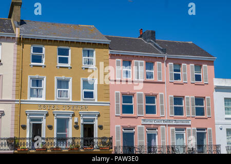 Eastbourne, Regno Unito - 27 giugno 2018. Seafront Hotel e appartamenti Foto Stock