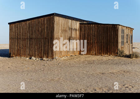 Vecchio edificio presso la storica stazione baleniera, Meob Bay, Namibia Foto Stock