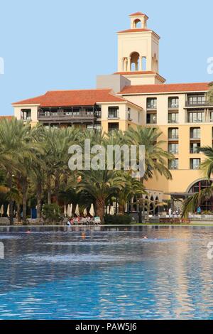 GRAN CANARIA, Spagna - 6 dicembre 2015: la gente visita Lopesan Costa Meloneras hotel in Gran Canaria, Spagna. Isole Canarie record era di 12,9 milioni di visi Foto Stock