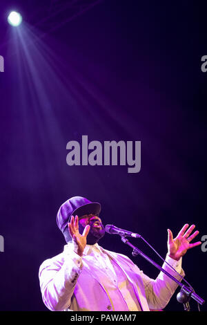 Cartagena, Spagna. Il 24 luglio, 2018. American Jazz cantante, Gregory Porter, durante la sua performance a La Mar de Musicas Festival. © ABEL F. ROS/Alamy Live News Foto Stock