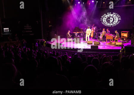 Cartagena, Spagna. Il 24 luglio, 2018. American Jazz cantante, Gregory Porter, durante la sua performance a La Mar de Musicas Festival. © ABEL F. ROS/Alamy Live News Foto Stock