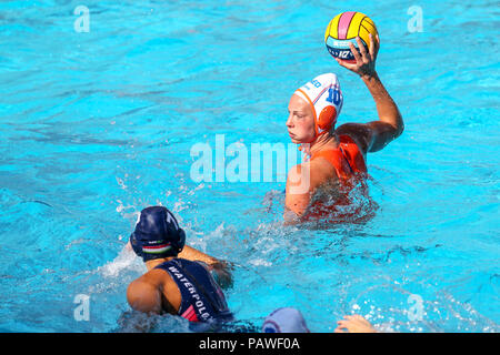 Xxv Luglio 2018, Bernat piscine Picornell, Barcellona, Spagna; xxxiii European Water Polo Championships, Paesi Bassi le donne contro l'Ungheria donne; Ilse Koolhaas dai Paesi Bassi con la palla Foto Stock