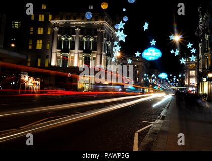 Le luci di Natale a Oxford Street, Londra, Regno Unito. Foto Stock