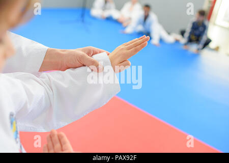 Bambini in arti marziali lezione Foto Stock