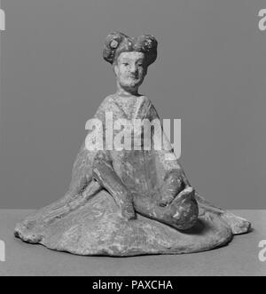 La figura di una donna. Cultura: la Cina. Dimensioni: H. 5 1/2 in. (14 cm); W. 4 1/2 in. (11,4 cm). Data: 5a-6a secolo. Museo: Metropolitan Museum of Art di New York, Stati Uniti d'America. Foto Stock