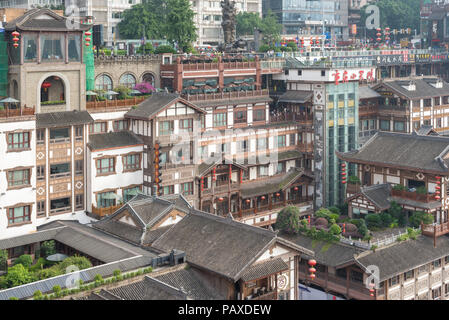 Chongqing Cina - 14 Giugno 2018 : Hongya cave houses ad alto angolo di visione Foto Stock