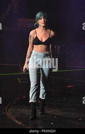 Chicago Radio B96 Pepsi Summer Bash 2018 Concerto presso l'Allstate Arena in Rosemont, IL, Stati Uniti d'America il 23 giugno, 2018 Con: Halsey dove: Rosemont, Illinois, Stati Uniti quando: 23 giu 2018 Credit: Adam Bielawski/WENN.com Foto Stock