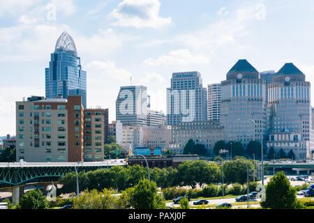 Vista degli edifici moderni nel centro cittadino di Cincinnati, Ohio Foto Stock