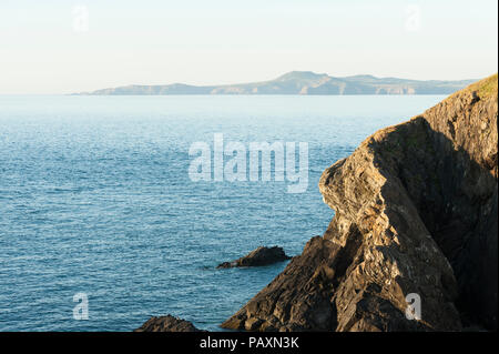 Vista lungo il Pembrokeshire costa da Porthgain Foto Stock