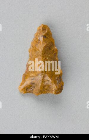 Arrowhead. Cultura: il Giappone. Dimensioni: L. 1. (2,5 cm); W. 5/8 in. 1,6 cm). Museo: Metropolitan Museum of Art di New York, Stati Uniti d'America. Foto Stock