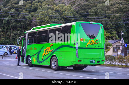 Nagoya, Giappone - Mar 17, 2018. Un autobus turistico presso il parcheggio in Nagoya, Giappone. Nagoya è uno della nazione principali centri economici. Foto Stock