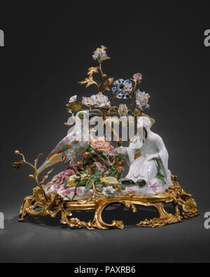 Figura cinese con bird. Artista: Meissen Manufactory (tedesco, 1710-presente). Cultura: tedesco, Meissen con supporti Francese e francese, Vincennes fiori. Dimensioni: Altezza: 12 a. (30,5 cm). Modellatore: attribuito a George Fritzsche (Tedesco, 1698-1756). Data: ca. 1727, monta e fiori ca. 1750. Museo: Metropolitan Museum of Art di New York, Stati Uniti d'America. Foto Stock