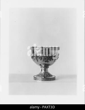 Ciotola di rifiuti. Cultura: American. Dimensioni: complessivo: H. 6 3/16 in. (15,7 cm); 18 oz. 6 dwt. (568.6 g) labbro: Diam. 5 13/16 in. (14,8 cm) piedi: Diam. 4 1/4 in. (10,8 cm). Autore: Robert e William Wilson (active ca. 1825-ca.1846). Data: 1835-45. Museo: Metropolitan Museum of Art di New York, Stati Uniti d'America. Foto Stock