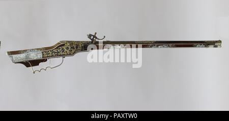 Fucile Wheellock. Cultura: tedesco a Monaco di Baviera. Dimensioni: L. 43 5/8 in. (110,8 cm); L. della canna 31 15/16 in. (81,1 cm); Cal.,56 a. (14,2 mm); Wt. 7 lb. 10 oz. (3450 g). Acciaio-chiseler: Daniel Sadeler (tedesco, Monaco di Baviera, registrati 1602-1632). Magazzino maker: Hieronymus Borstorffer (tedesco, Monaco di Baviera, registrati 1597-1637). Data: ca. 1610-30. Museo: Metropolitan Museum of Art di New York, Stati Uniti d'America. Foto Stock