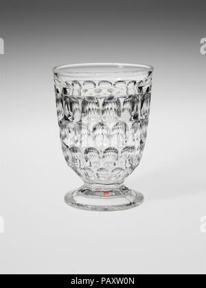 Tumbler. Cultura: American. Dimensioni: H. 4 3/8 in. (11,1 cm). Autore: Bakewell, pere e società (1836-1882). Data: 1850-70. Museo: Metropolitan Museum of Art di New York, Stati Uniti d'America. Foto Stock