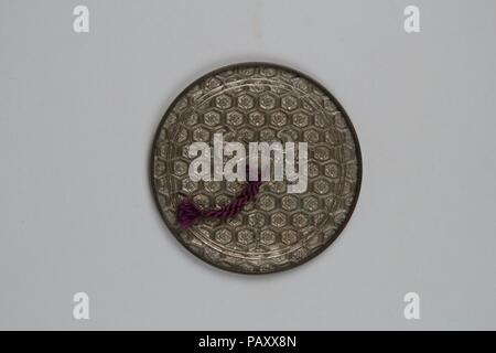 Specchio con decorazione di Paradiso degli Immortali. Cultura: il Giappone. Dimensioni: diam. 4 3/4 in. (12,1 cm). Museo: Metropolitan Museum of Art di New York, Stati Uniti d'America. Foto Stock