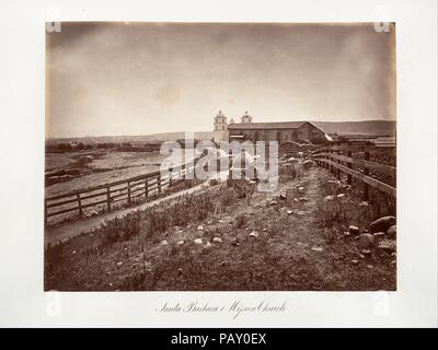 Santa Barbara e la chiesa della missione. Artista: Carleton E. Watkins (American, 1829-1916). Data: 1876, stampati ca. 1876. Museo: Metropolitan Museum of Art di New York, Stati Uniti d'America. Foto Stock