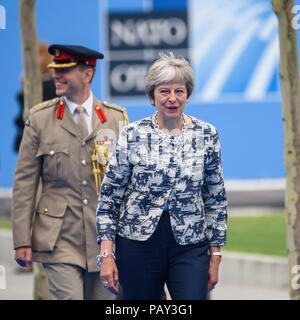 12.07.2018. Bruxelles, Belgio. Theresa Maggio, Primo Ministro del Regno Unito arriva alla NATO (Organizzazione del Trattato del Nord Atlantico) SUMMIT 2018) Foto Stock
