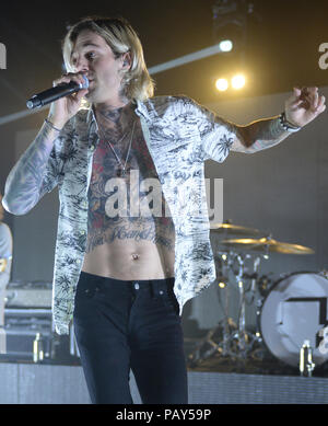 MIAMI BEACH FL - 22 settembre: Jesse Rutherford del quartiere esegue al Fillmore il 22 settembre 2015 a Miami Beach, Florida Persone: Jesse Rutherford Foto Stock