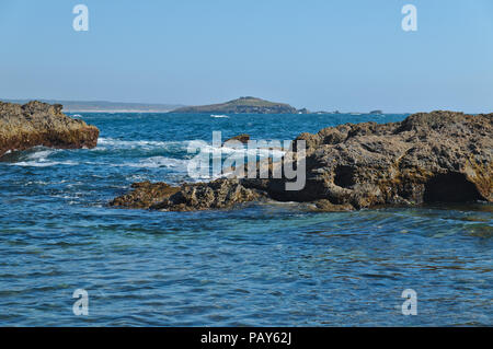 Pessegueiro Isola, rocce e dirupi in Porto Covo. Alentejo, Portogallo Foto Stock