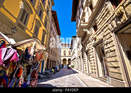 Colorato merchant street in vista di Firenze, Regione Toscana Italia Foto Stock