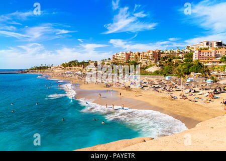 Vacanze estate su El Duque beach in Tenerife, famosa Costa Adeje sull isola Canarie, Spagna Foto Stock