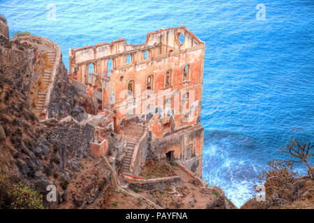 Rovine storiche di un castello sulla spiaggia di Los Realejos area nella regione Garachio, in Tenerife - Spagna Foto Stock