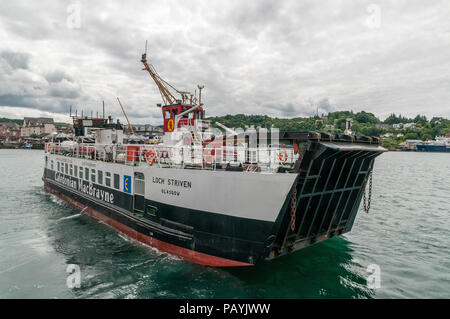 Loch sforzati nave traghetto nel porto di Oban Argyll. La Scozia. Foto Stock