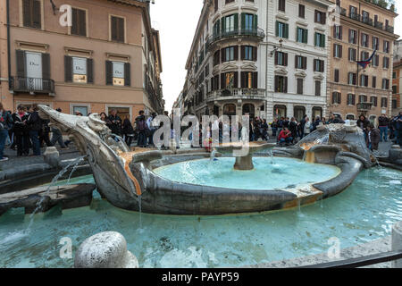 Fontana di Barcaccia. Piazza di Spagna, Roma, Lazio, Italia, Europa Foto Stock