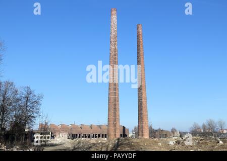 Siemianowice Slaskie città in Alta Slesia (Gorny Slask) regione della Polonia. Abbandonato e rovinato l'infrastruttura industriale - ex mulino di acciaio. Foto Stock