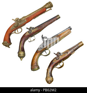 Quattro vecchi vintage pistola firelock isolati su sfondo bianco Foto Stock