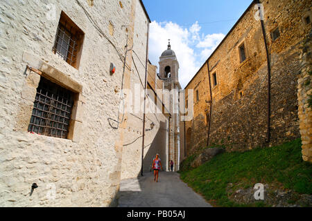 Duomo dei San Valentino e San Damiano a San Valentino in Abruzzo Citeriore, Italia. Foto Stock