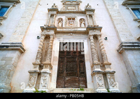 Chiesa di San Nicola di Bari o la chiesa di San Nicola di Bari, a Caramanico Terme, Abruzzo, Italia. Foto Stock