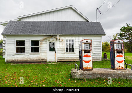 Eastern Townships, Quebec, Canada. Pigeon Hill, la vecchia stazione di gas. Foto Stock