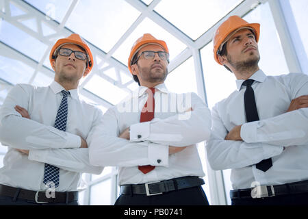 Close up.un gruppo di architetti e designer di caschi di protezione Foto Stock