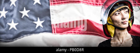 Immagine composita delle donne architetto indossando il casco contro uno sfondo bianco Foto Stock